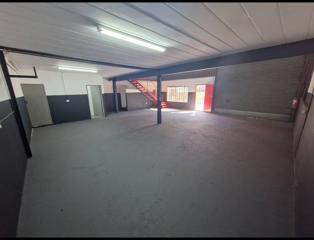 190M² FACTORY TO LET IN JET PARK